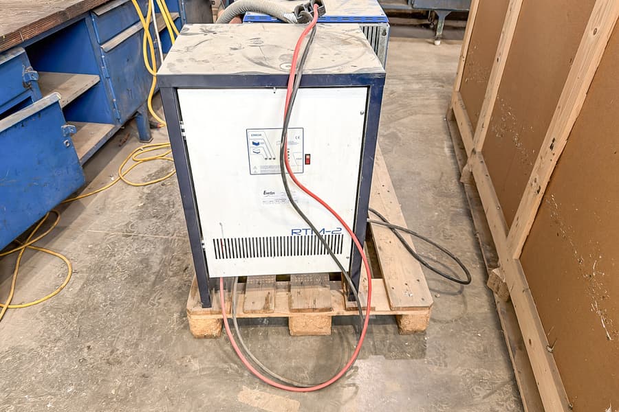 Staplerladegerät Enersys RTM-2